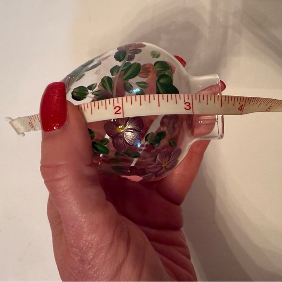 VINTAGE BUD VASES PAIR SMALL CLEAR GLASS HAND PAINTED FLOWERS PINK PURPLE GREEN - Picture 5 of 6